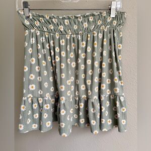 Women’s Pull On Skirt size L Sage Green White Daisy Flower Print Romantic Short